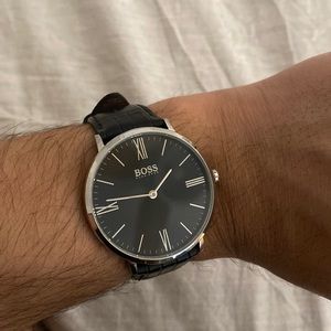 Had this watch for 2 yrs. Battery needs to fixed. No scratches or marks!